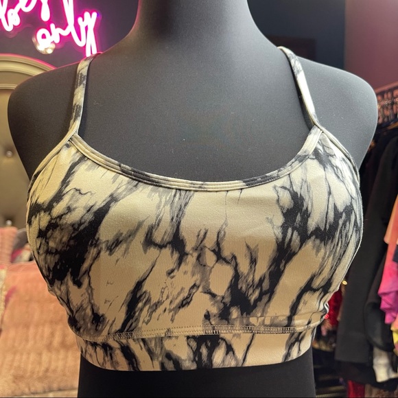 Lululemon Flow Y Bra IV
Great Granite Black Mojave Tan
Size 8 - Picture 2 of 12